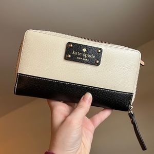 Kate Spade Black and Cream Zippered Wallet